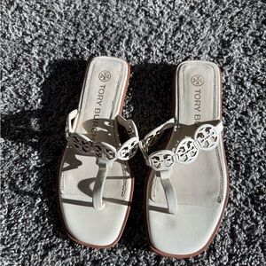 Women’s Tory Burch white/Cream Sandals with Cutout Design size 6.5